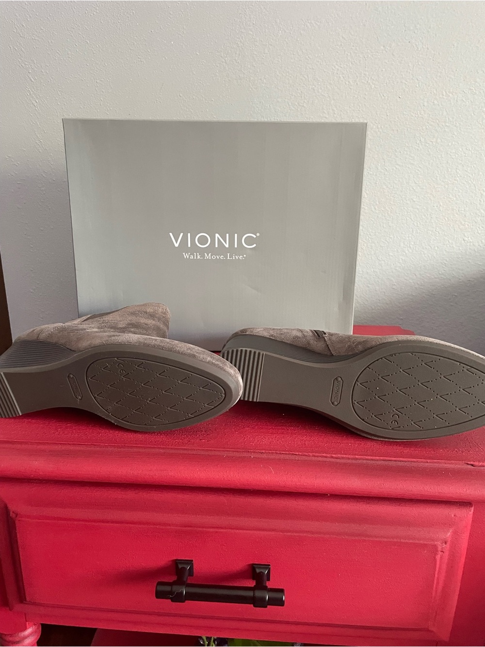 Vionic Parkwood Paloma Greige Suede Wedge Ankle Booties NIB Size 9 - Picture 4 of 4